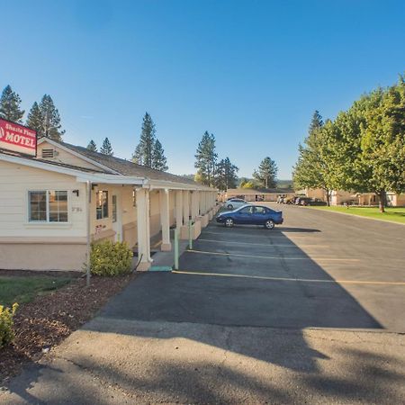 Shasta Pines Motel & Suites Burney Eksteriør billede