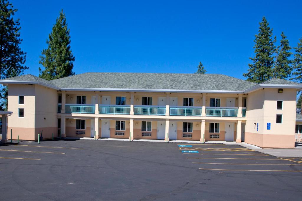 Shasta Pines Motel & Suites Burney Eksteriør billede