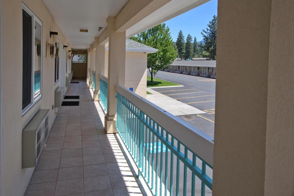 Shasta Pines Motel & Suites Burney Eksteriør billede
