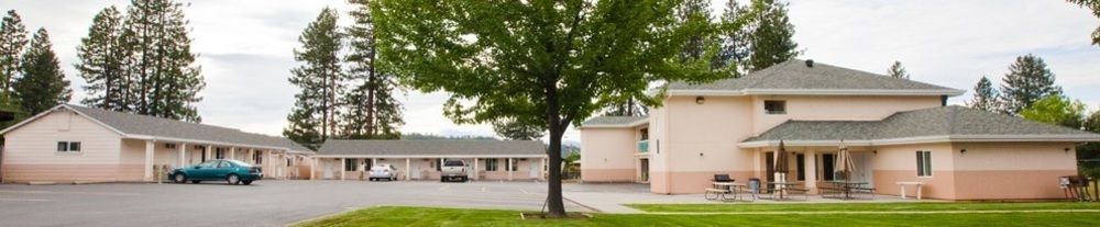 Shasta Pines Motel & Suites Burney Eksteriør billede