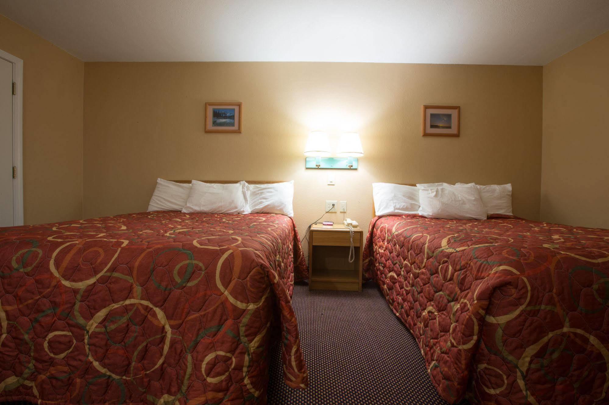 Shasta Pines Motel & Suites Burney Eksteriør billede