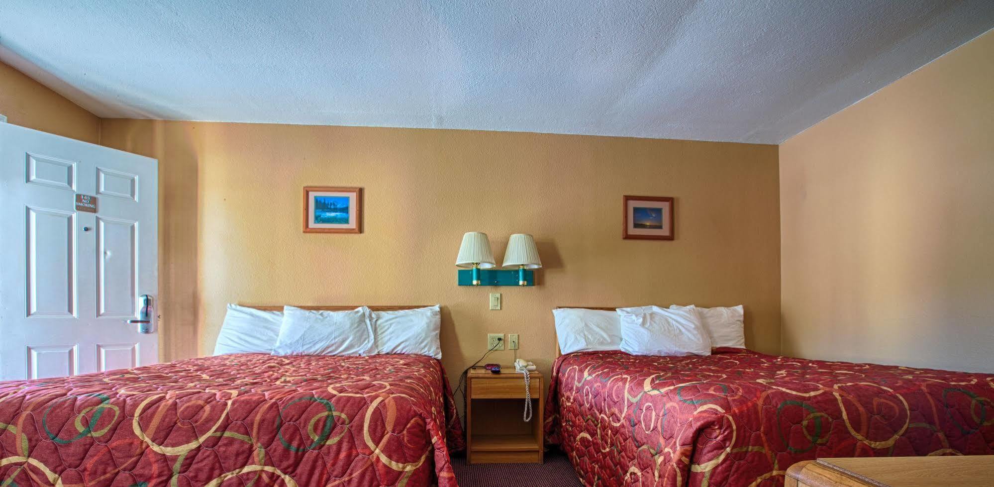 Shasta Pines Motel & Suites Burney Eksteriør billede