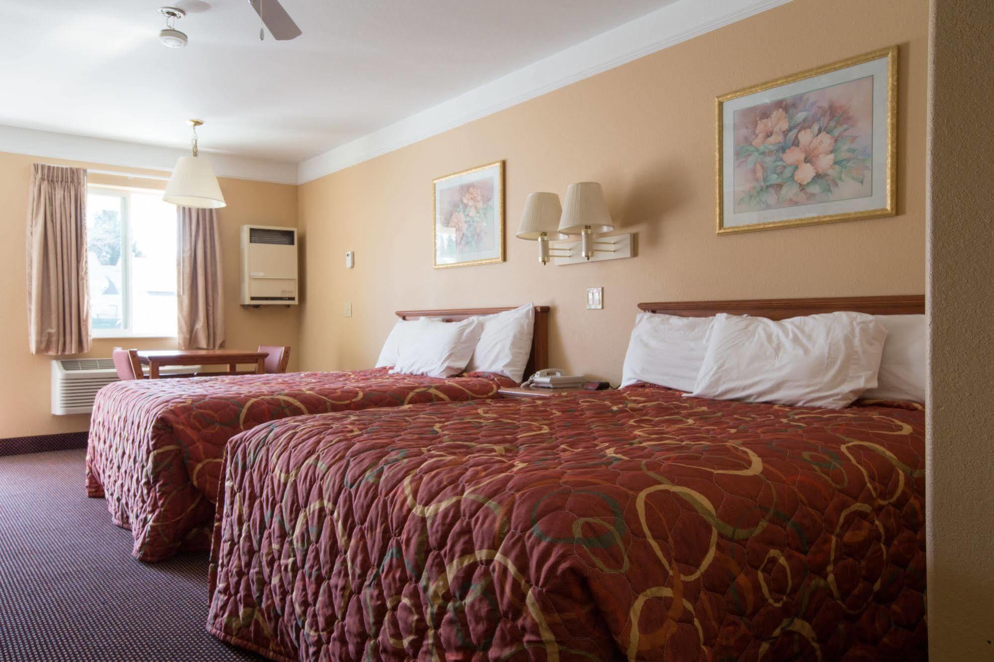 Shasta Pines Motel & Suites Burney Eksteriør billede