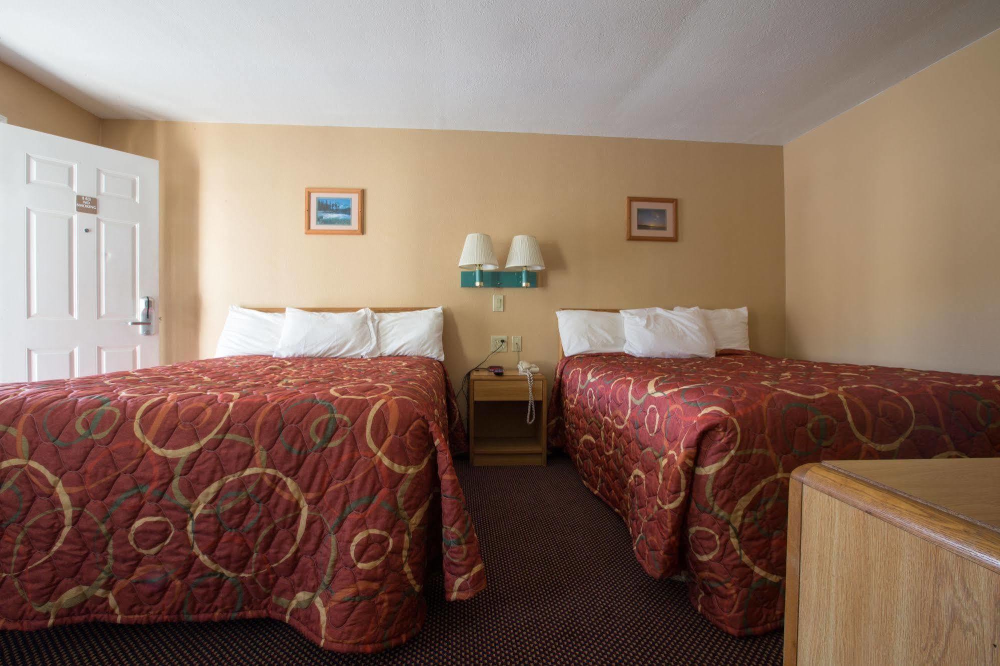 Shasta Pines Motel & Suites Burney Eksteriør billede